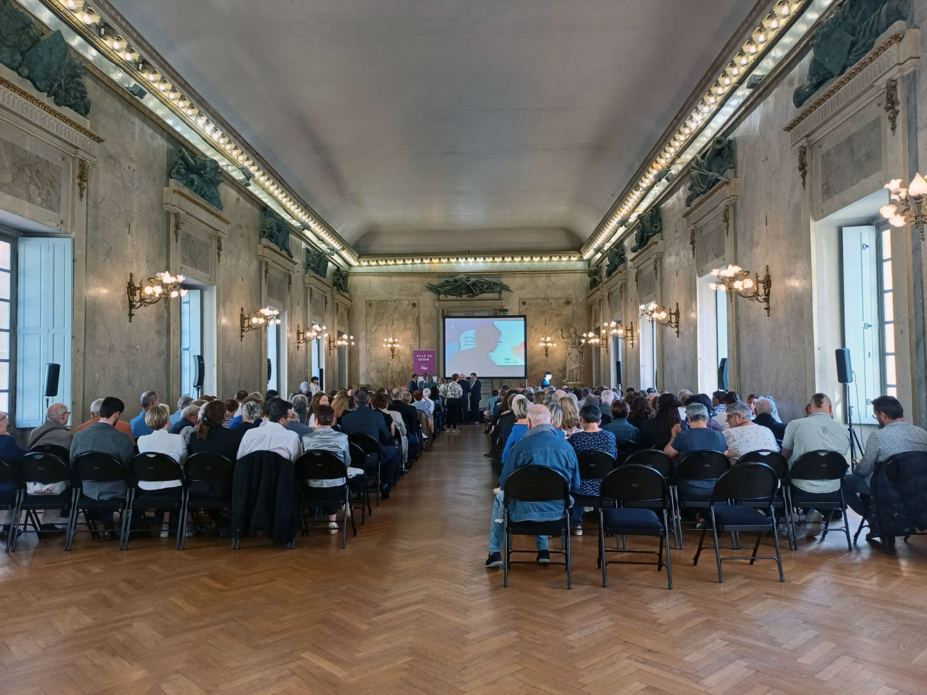 Salle de Fleur, Palais des Ducs de Bourgogne lors de la conférence historique sur la Mutualité en Bourgogne